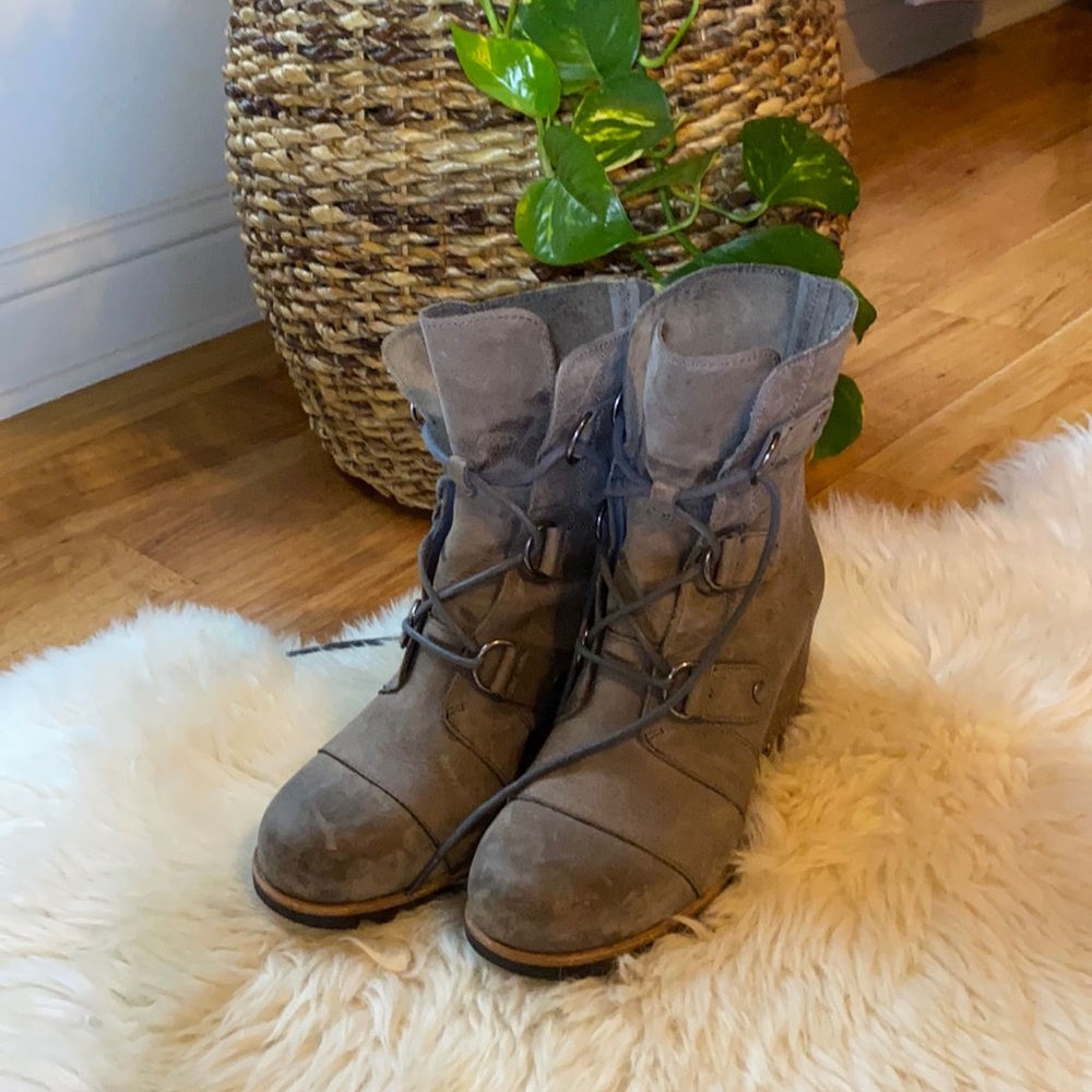 Sorel Heeled Boots Size 8